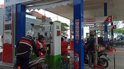 Harga Bahan Bakar Minyak (BBM) jenis Pertamax per 1 April 2022 dari Rp 9.000 per liter naik Rp 3.500 jadi Rp 12.500 per liter. Mayoritas warga masyarakat Blora masih merasa keberatan. Lain sisi BBM pertalite kerap kosong atau dalam proses pengiriman.