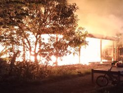 BEDIANG BAKAR HABIS RUMAH WARGA KUTUKAN