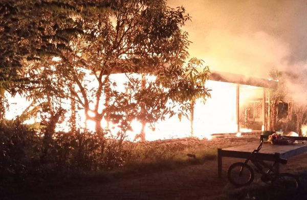 Kebakaran menimpa rumah milik Suwandi warga Dusun Peting RT 004/RW 002, Desa Kutukan, Kecamatan Randublatung, Kabupaten Blora akibat bediang (perapian atau obat nyamuk sapi), Jum'at (8/4) jam 8 malam.