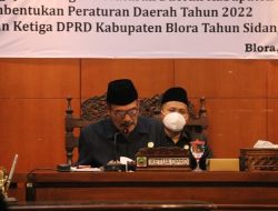 TETAPKAN TIGA PERDA DALAM RAPAT PARIPURNA