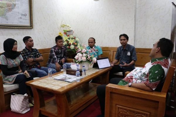 Demi membentuk tim profesional kabupaten, Asosiasi Futsal Kabupaten (AFK) Blora berencana mendirikan sekolah futsal di setiap kecamatan di Kabupaten Blora. Hal itu terungkap dalam kunjungan pengurus AFK Blora di hadapan Bupati Arief Rohman kemarin, Jumat (1/4).