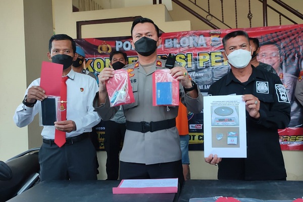 Satuan Reserse Narkoba, (Satresnarkoba) Polres Blora Polda Jawa Tengah berhasil mengamankan, GAS, (29) seorang warga kecamatan Randublatung, Kabupaten Blora, Kamis (31/03) lalu.