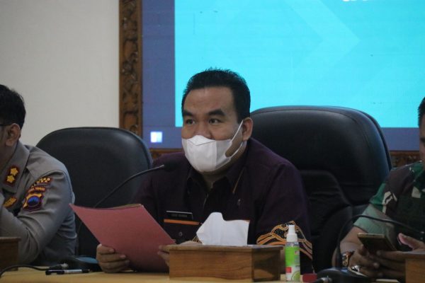 Menghadapi Hari Raya Idul Fitri 1443 H atau Lebaran 2022 M dan percepatan vaksinasi, Pemerintah Kabupaten Blora menyelenggarakan Rapat Koordinasi Ekonomi, Keuangan, Industri dan Perdagangan (Ekuinda) di Ruang Pertemuan Setda Blora, Selasa (19/4).