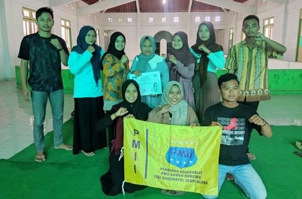 Pengurus Komisariat (PK) Pergerakan Mahasiswa Islam Indonesia (PMII) Bamburuncing Blora menggelar Diskusi Alternatif dalam rangka memperingti Hari Kartini pada Kamis (21/4).