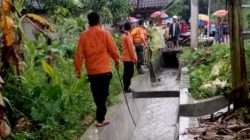 Bocah usia 5 tahun dikabarkan hanyut di saluran air/selokan desa di Dukuh Kajangan, Kelurahan Sonorejo, Kecamatan Blora, Kabupaten Blora.