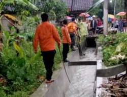 BOCAH 5 TAHUN DITEMUKAN TEWAS AKIBAT TENGGELAM DI SELOKAN