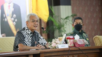 Dalam Rapat Forkopimda Provinsi Jateng di Gedung Gradhika Bhakti Praja, Rabu (27/4), Gubernur Jawa Tengah Ganjar Pranowo mengimbau masyarakat agar tidak melakukan takbir keliling pada malam Idul Fitri 2022.  Keputusan tersebut disampaikan Ganjar menyusul masukan dari Kepala Kanwil Kemenag Jateng, Musta’in Ahmad.