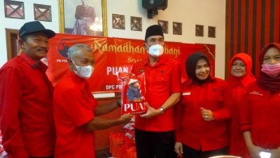 DEKATKAN DIRI KEPADA MASYARAKAT, PDIP BAGIKAN PULUHAN TON BERAS KEMASAN