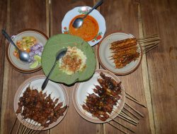 RELA ANTRI BERJAM-JAM DEMI SATE BLORA