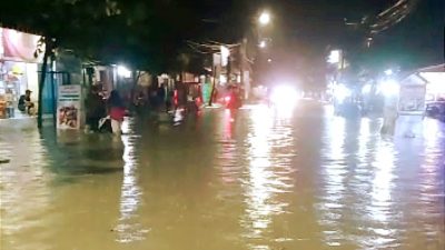 Ratusan rumah di sejumlah wilayah Kecamatan Cepu, Kabupaten Blora terendam banjir. Sekitar 476 rumah tergenang banjir, lantaran hujan lebat berdurasi lama. Air dari hulu-hulu sungai meluap ke pemukiman warga.