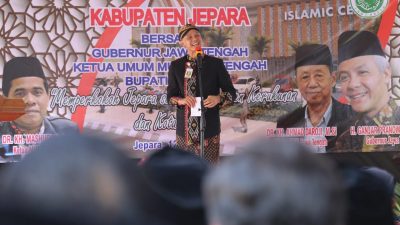 Gedung Islamic Center atau kantor Majelis Ulama Indonesia (MUI) Kabupaten Jepara resmi dibuka pada, Kamis (12/5) oleh Gubernur Jawa Tengah, Ganjar Pranowo. Tak hanya untuk kaum muslimin saja, gedung ini juga dicanangkan sebagai ruang publik. Diantaranya sebagai ruang kerukunan umat beragama dan pengembangan ekonomi.