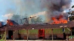 Rumah milik Mbah Sukini (55) warga RT 06 RW 02 Desa Nglarohgunung, Kecamatan Jepon, Kabupaten Blora hangus terbakar akibat dilahap si jago merah, Jum'at (13/5) pukul 12:15 WIB.