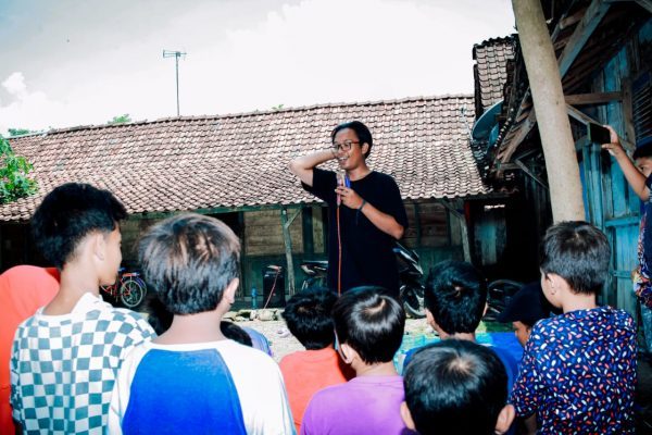 "Harapannya semoga pemerintah lebih memperhatikan lagi daerah pelosok yang masih minim tingkat literasinya akibat kurangnya fasilitas yang memadai," tegas founder Perpusjal Dope yang kini beroperasi di Desa Doplang, Kecamatan Jati.