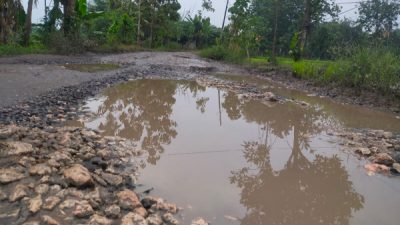 Jalan rusak