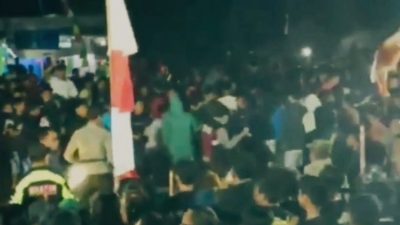 PAGELARAN MUSIK KEMBALI RICUH DI TODANAN, POLISI SEMPAT KELUARKAN TEMBAKAN PERINGATAN