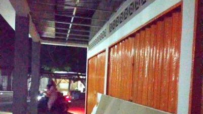 TAK KUNJUNG DITEMPATI, PLAFON BLOK D PASAR RAKYAT BLORA SIDO MAKMUR AMBROL