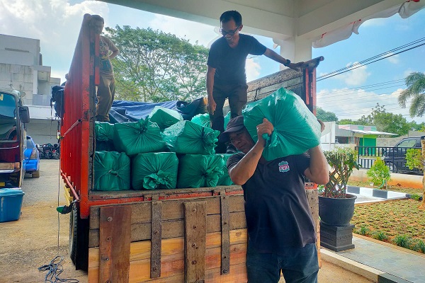 Dua tersangka pengangkut 2.400 botol arak atau 3.600 liter arak akhirnya diputus majlis hakim. Yaitu dengan Tindak Pidana Ringan (Tipiring). Denda Rp 2,5 juta dan ribuan botol miras disita untuk dimusnahkan. Sementara kendaraan dikembalikan kepada pemiliknya.