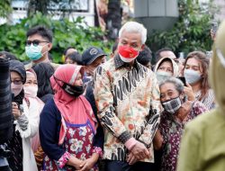 PENUH TAWA, BERIKUT MOMEN KEAKRABAN GANJAR DENGAN PEDAGANG PASAR MOJOSONGO