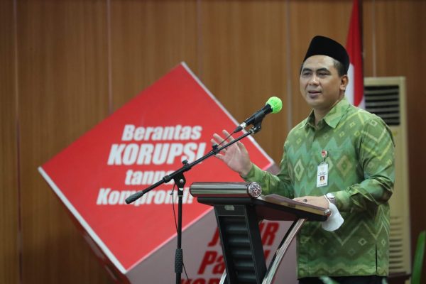 Wakil Gubernur Jawa Tengah, Taj Yasin Maimoen dengan tegas meminta kepada instansi atau lembaga pemerinah yang memberikan pelayanan masyarakat untuk transparan memberikan informasi. Agar tidak ada kesalahpahaman jika layanan dikenakan tarif.