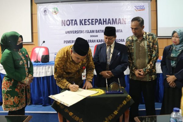Bupati Blora Arief Rohman kembali menggandeng Perguruan Tinggi untuk ikut membantu entaskan desa miskin di Blora. Kali ini yang digandeng adalah Universitas Islam Batik (UNIBA) Surakarta. MoU ini bentuknya, bisa berupa pendampingan atau dengan teknis lain.