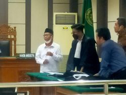 ISAK TANGIS WARNAI SIDANG KORUPSI BANK JATENG CABANG BLORA