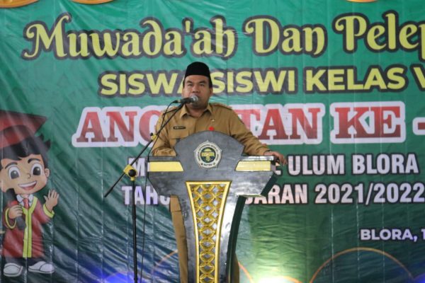 Senin kemarin (13/6/2022), Bupati Blora Arief Rohman menghadiri proses Muwadda'ah dan Pelepasan Siswa kelas VI Madrasah Ibtidaiyah (MI) Khozinatul Ulum Blora, tahun ajaran 2021/2022.