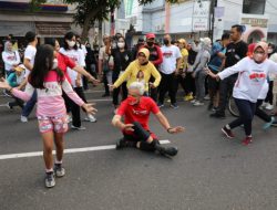 MERIAHKAN BULAN BUNG KARNO DENGAN TARIAN TRADISIONAL