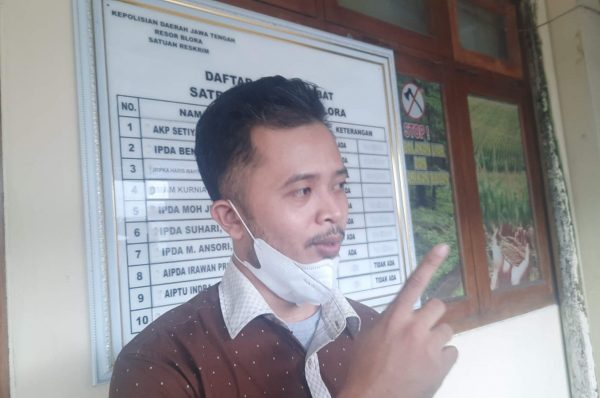 Jebolan Sekolah Tinggi Pemerintahan Dalam Negeri (STPDN), Ubaydillah Rouf dituntut 18 tahun kurungan penjara. Jauh lebih tinggi dibanding tuntutan pada Eks Bos Bank Jateng Cabang Blora Rudatin Pamungkas yang hanya 10,5 tahun.