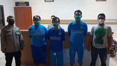 TIGA TERDAKWA PEMERASAN KADES KENTONG DIVONIS 1 TAHUN PENJARA