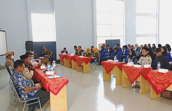 Sebanyak 60 mahasiswa mengikuti Pelatihan Jurnalistik Tingkat Dasar (PJTD) di Bina Bangsa School (BBS) Balun Cepu, Kabupaten Blora. Diselenggarakan oleh Dinas Komunikasi dan Informatika (Dinkominfo) Kabupaten Blora selama dua hari, 28-29 Juni 2022.