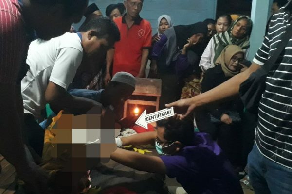 Dua bocah asal Desa Sembungin, Kecamatan Banjarejo, Kabupaten Blora ditemukan tewas tenggelam di embung, sekira pukul 14:30 WIB, Kamis (30/6). Keduanya yaitu bernama Dewi Nur Septika (10) RT 01 RW 01 dan Zarotun Almira Fitriani (8) RT 01 RW 02.