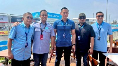 Dalam rangka memberi dukungan kepada salah satu pembalap Formula E yang memiliki darah keturunan Indonesia, Agus Harimurti Yudhoyono (AHY) hadir langsung menonton Formula E di Ancol, Jakarta Utara, Sabtu (4/6).