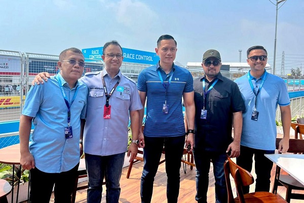 Dalam rangka memberi dukungan kepada salah satu pembalap Formula E yang memiliki darah keturunan Indonesia, Agus Harimurti Yudhoyono (AHY) hadir langsung menonton Formula E di Ancol, Jakarta Utara, Sabtu (4/6).
