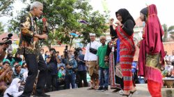 Pelajar dari berbagai daerah ikut memeriahkan acara pembukaan Borobudur Student Festival 2022 di Canisio Art Center, SD Kanisius, Wonorejo, Kabupaten Magelang, Senin (27/6) dengan menari Maumere atau Gemu Fa Mire bersama.