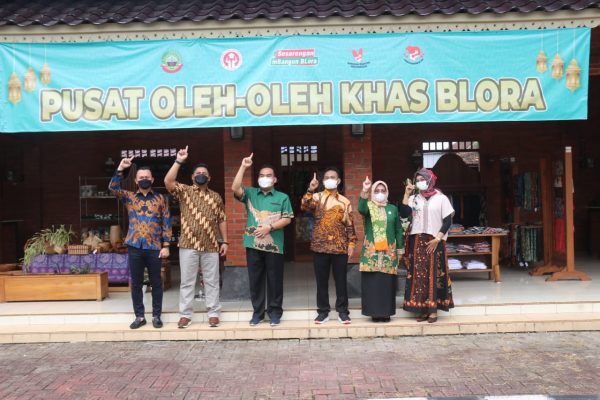 Puluhan program pemerintah kabupaten Blora sudah di launching. Program ini semata-mata untuk pelayanan masyarakat yang lebih baik. Untuk kemajuan Blora. Demi kesejahteraan rakyat dan kepentingan umum.
