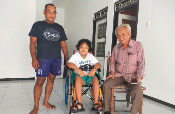 Kabar bahagia datang dari keluarga Alenda Primavea Dewi. Salah satu penyandang disabilitas asal Kelurahan Bangkle, Blora. Kini gadis yang biasa di panggil Vea itu kondisinya semakin membaik. Tambah sehat dan terus berjuang untuk sembuh.