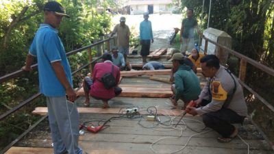 WARGA TURIREJO GOTONG ROYONG REHAB JEMBATAN