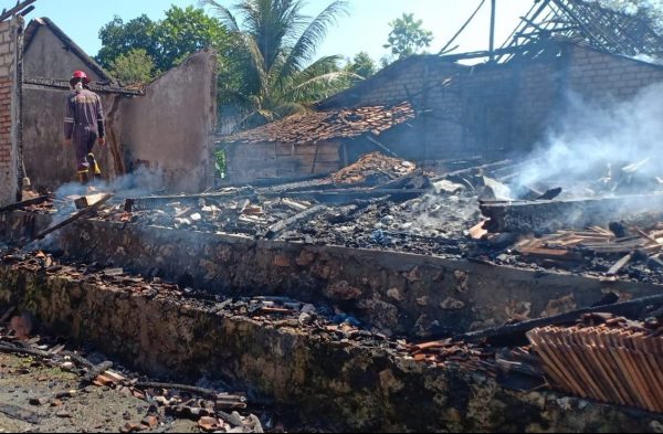 Selain kebakaran dua rumah di Desa Pulo, Kedungtuban, di hari yang sama juga terjadi kebakaran menimpa lima rumah di Desa Gayam RT 01 RW 03, Kecamatan Bogorejo, Kabupaten Blora akibat bediang kandang sapi, sekira pukul 09:30 WIB. Saat kebakaran pemilik rumah berada di sawah.
