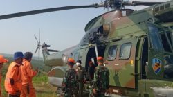 Pesawat jenis T-50i Golden Eagle jatuh di Desa Nginggil, Kecamatan Kradenan, Blora pada Senin (18/7/2022). Konon, desa tersebut memiliki sejarah yang mistik. Salah satunya pernah melahirkan tokoh sakti bernama Eyang Suro Nginggil. Seorang tokoh fenomenal yang menjadi fakta sejarah di Desa tersebut. 