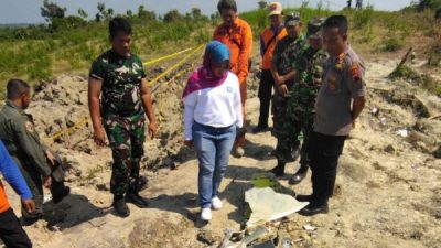 Guna memenuhi kebutuhan konsumsi anggota dan relawan yang membantu evakuasi pesawat TNI AU yang jatuh di Desa Nginggil, Kecamatan Kradenan, Blora, Selasa (19/7) kemarin, Pemkab Blora meminta Dinas Sosial untuk mendirikan dapur umum.