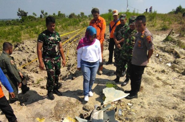 Guna memenuhi kebutuhan konsumsi anggota dan relawan yang membantu evakuasi pesawat TNI AU yang jatuh di Desa Nginggil, Kecamatan Kradenan, Blora, Selasa (19/7) kemarin, Pemkab Blora meminta Dinas Sosial untuk mendirikan dapur umum.