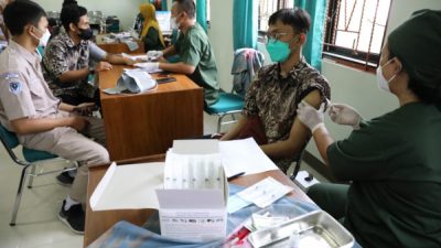 KASUS COVID MELONJAK, VAKSINASI BOOSTER RENDAH