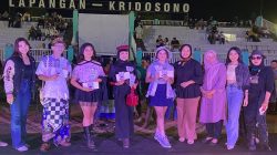 Ribuan warga memadati Lapangan Kridosono Blora Sabtu (30/7/2022) malam. Tujuannya untuk menyaksikan acara Kridosono Fashion Week. Acara ini merupakan ajang Fashion Show pertama kali yang diadakan di Kabupaten Blora.