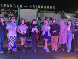 PERDANA, FASHION WEEK DIPADATI RIBUAN PENONTON