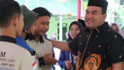 Bupati Blora, Arief Rohman saat menghadiri acara Festival Al-Banjari di Pondok Pesantren Al-Muhammad Cepu pada Minggu (31/7/2022) mendukung jika STAI Al Muhammad Cepu statusnya ditingkatkan menjadi Institut Agama Islam (IAI).