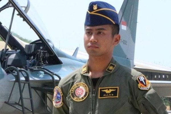 Lettu Pnb Allan Safitra Indra, Pilot pesawat jenis T-50i Golden Eagle yang jatuh di Dukuh Ngrawoh, Desa Nginggil, Kecamatan Kradenan Blora dipastikan meninggal dunia. Diduga pesawat meledak sehingga jenazah dalam kondisi tidak utuh. Saat ini, jenazah sudah dievakuai oleh petugas.