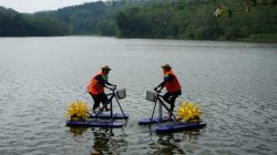 Wisata Waduk Tempuran di Desa Tempuran, Kecamatan Blora kini dilengkapi dengan fasilitas sepeda air. Fasilitas tersebut merupakan bantuan dari ITS Surabaya yang diserahkan langsung oleh Dekan Fakultas Teknologi Kelautan (FTK) ITS, Eng Trika Pitana, kepada Bupati Blora Arief Rohman, di dermaga Segoro Madu, Waduk Tempuran pada Selasa sore (2/8/2022).