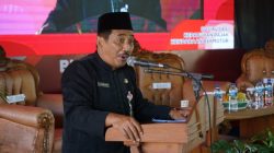 Kepala UPPD Samsat Blora, Achmad Susworo dalam Sosialisasi Kepatuhan Pembayaran PKB di Resto Seloparang Jepon, Kamis (4/8) menyampaikan beberapa faktor yang mempengaruhi terjadinya tunggakan PKB di Kabupaten Blora.