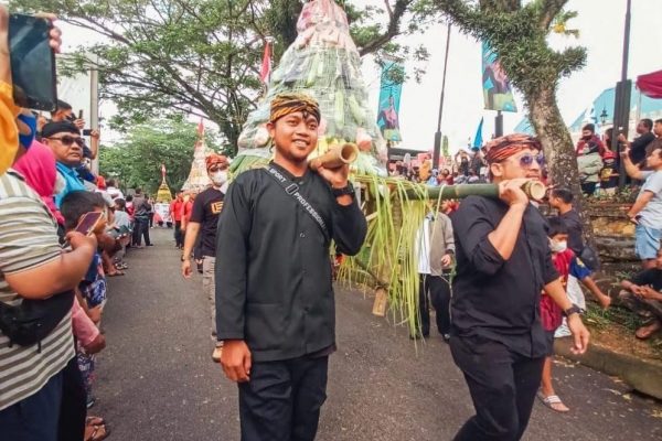 Kegiatan Grebeg Suro tahun 2022 dalam rangka menyambut Tahun Baru Kalender Jawa 1 Suro 1956 Ehe, untuk yang perdana sukses digelar oleh Paguyuban Warga Asli Blora (PWAB) di Kota Balikpapan, Minggu (14/8) sore kemarin.