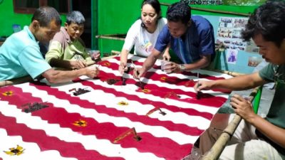 Dalam rangka memeriahkan HUT kemerdekaan RI ke-77, Perajin Batik Difabel Blora Mustika (DBM) meluncurkan batik dengan motif merah putih. Batik tersebut merupakan keluaran terbaru dari perajin batik DBM.